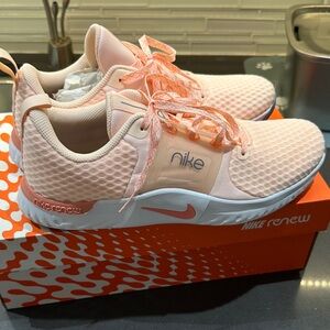 Nike Women's Peach Athletic Shoes